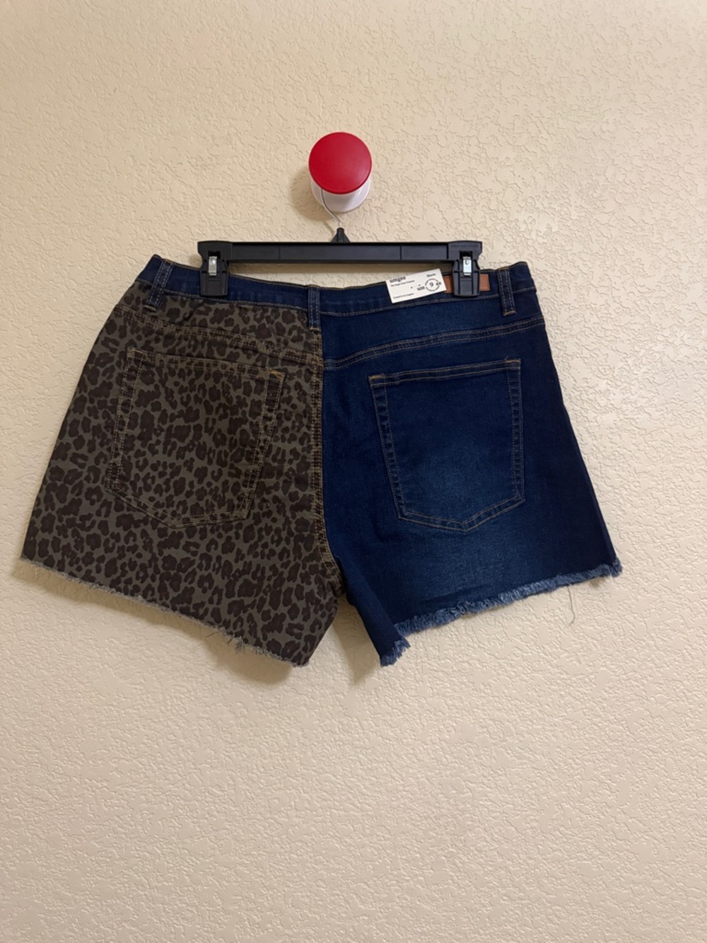 Umgee Colorblock Leopard Denim Shorts Size Large NWT Raw Hem Boutique - Picture 3 of 4